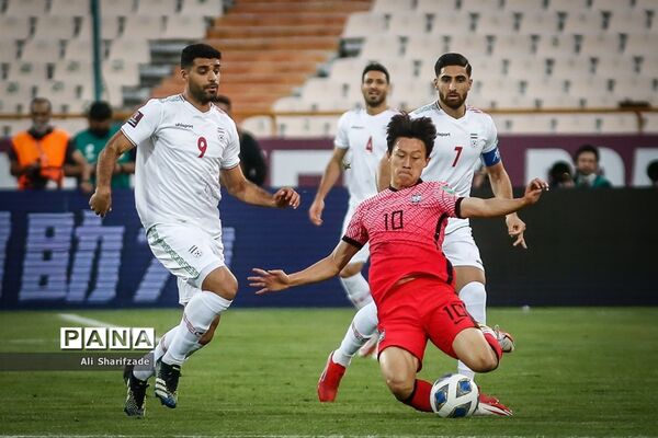 دیدار تیم‌های فوتبال ایران و کره جنوبی