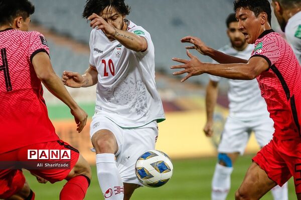 دیدار تیم‌های فوتبال ایران و کره جنوبی