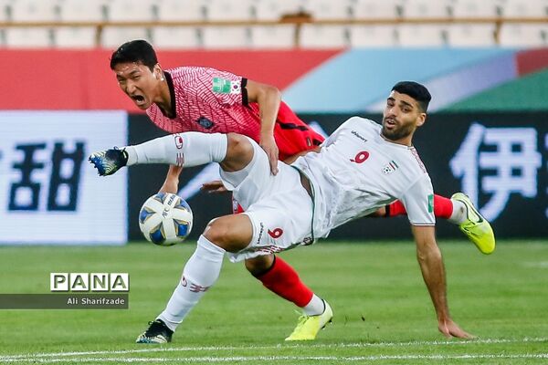 دیدار تیم‌های فوتبال ایران و کره جنوبی