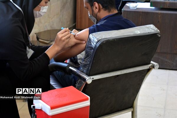 واکسیناسیون دانش‌آموزان دبیرستان امام علی (ع) ناحیه یک آموزش و پرورش