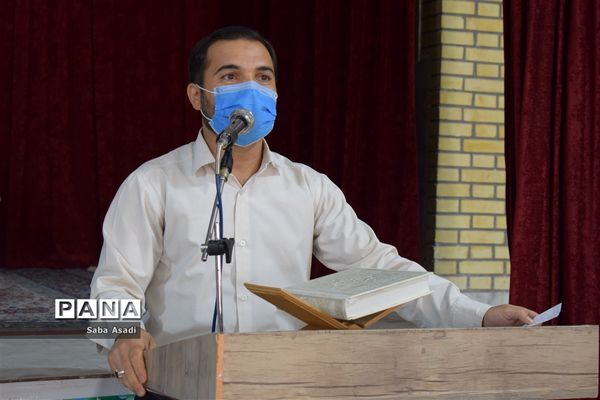 تجلیل از مربیان و دانش آموزان پیشتاز در شهر گله‌دار