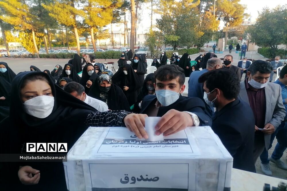 مراسم انتخابات انجمن اولیا و مربیان دبیرستان امام خمینی (ره) کاشمر