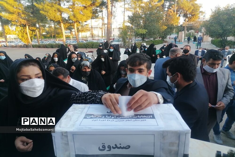 مراسم انتخابات انجمن اولیا و مربیان دبیرستان امام خمینی (ره) کاشمر