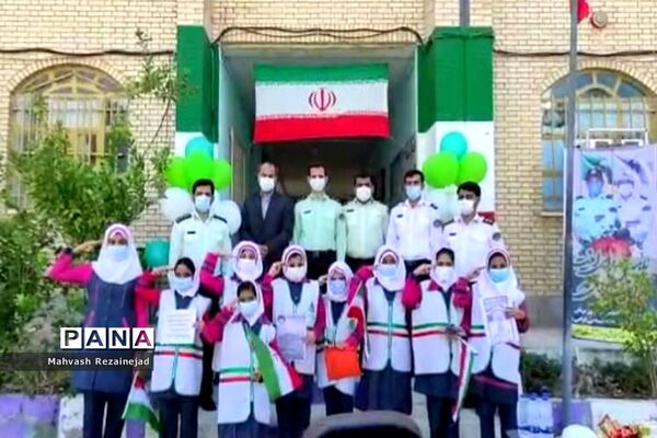 گرامیداشت هفته نیروی انتظامی شهرستان عسلویه با همکاری دانش آموزان پیشتاز