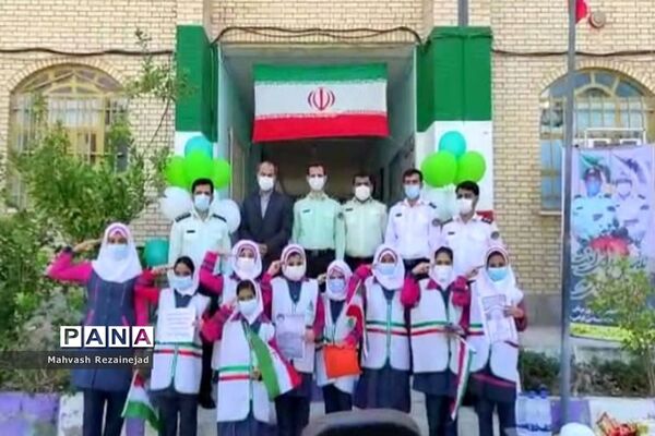گرامیداشت هفته نیروی انتظامی شهرستان عسلویه با همکاری دانش آموزان پیشتاز