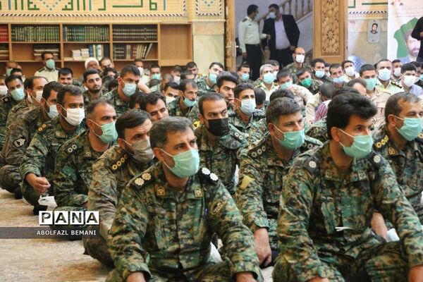 غبارروبی مزار شهدا در هفته نیروی انتظامی