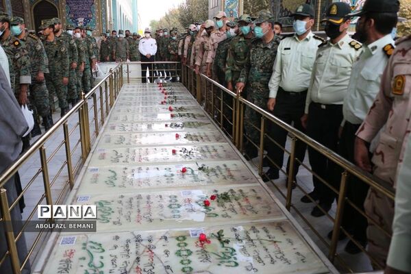 غبارروبی مزار شهدا در هفته نیروی انتظامی