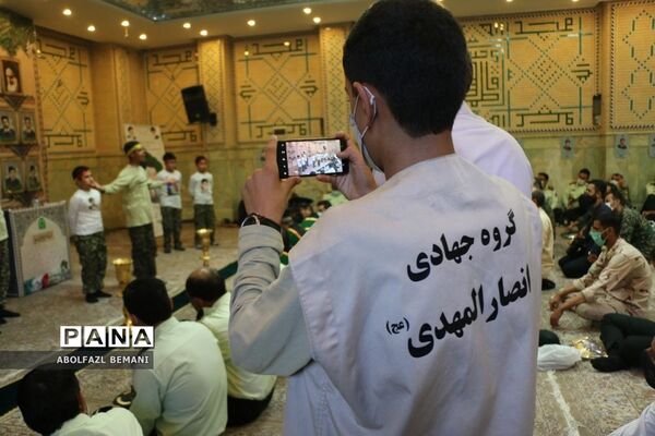 غبارروبی مزار شهدا در هفته نیروی انتظامی
