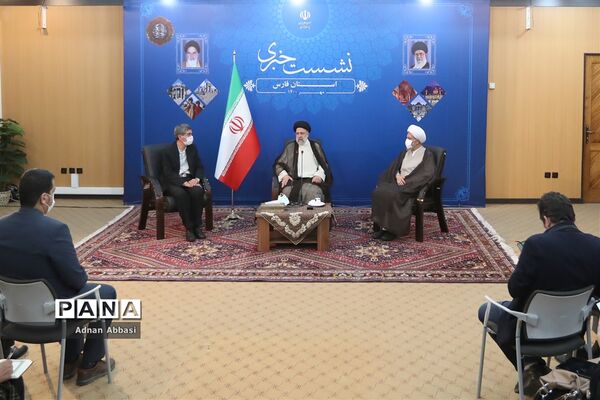 شورای اداری استان فارس و نشست خبری پایان سفر یک روزه رئیس جمهور به شیراز