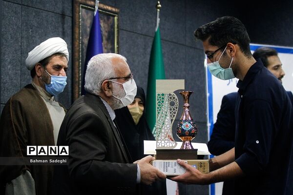 تجلیل از نخبگان و استعدادهای برتر تحت حمایت کمیته امداد