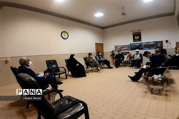 برگزاری جلسه هم‌اندیشی تشویق نوجوانان به نماز جمعه در دفتر امام جمعه کاشمر