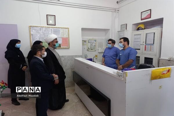 بازدید وتقدیر امام جمعه کاشمر از زحمات کادر درمان
