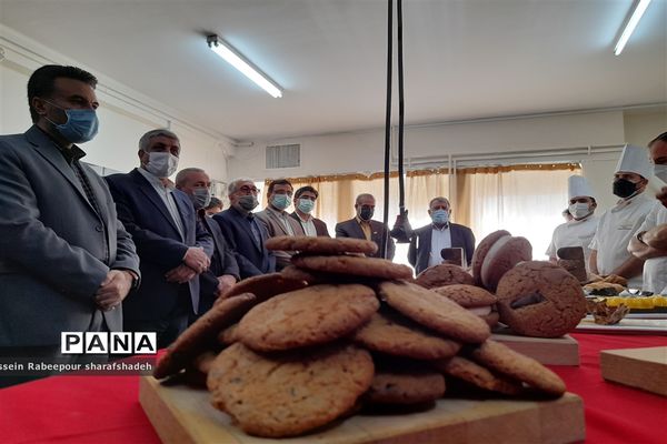 افتتاح نخستین رشته نان، شیرینی  و شکلات کشور در هنرستان شریعتی منطقه 16