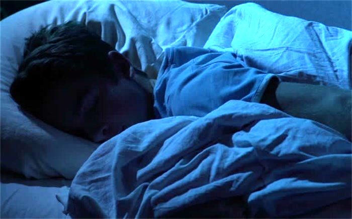 چرا در زمستان به سختی از خواب بیدار می‌شویم