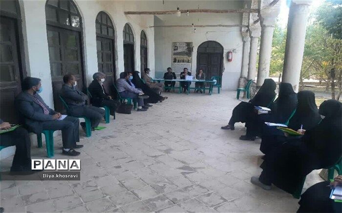 برگزاری جلسه هم‌اندیشی مدیران کانون‌های تربیتی و فرهنگی استان با اداره فرهنگی و هنری