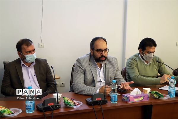 جلسه کارگروه ماده ۱۸ سرویس حمل و نقل دانش‌آموزی شهر تهران