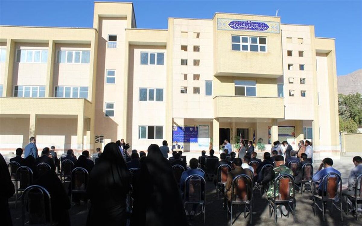 تعمیرات اساسی 24 مدرسه آسیب‌دیده در پی زلزله سی سخت انجام  گرفته است