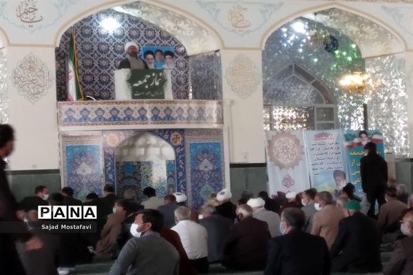برگزاری نماز جمعه در محل زیارتگاه امامزاده سید حمزه کاشمر
