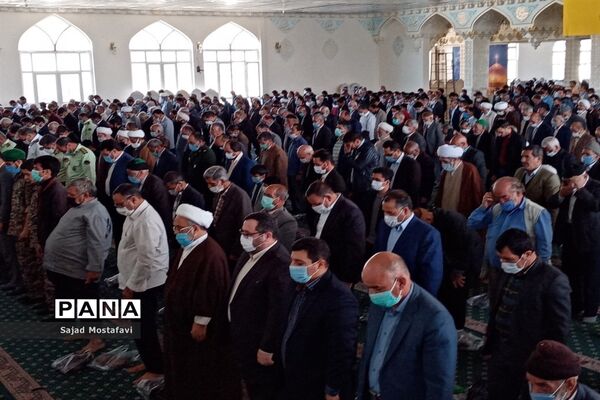 برگزاری نماز جمعه در محل زیارتگاه امامزاده سید حمزه کاشمر