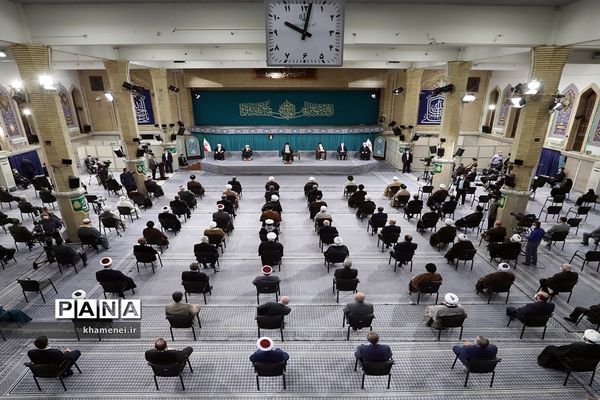 دیدار جمعی از مسئولان نظام و میهمانان کنفرانس وحدت اسلامی با رهبر معظم انقلاب اسلامی