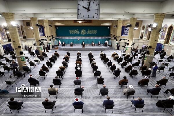 دیدار جمعی از مسئولان نظام و میهمانان کنفرانس وحدت اسلامی با رهبر معظم انقلاب اسلامی