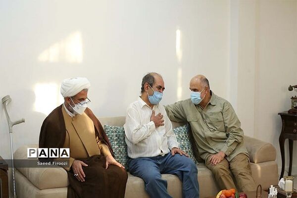 دیدار صمیمی استاندار بوشهر با خانواده شهیدان و ایثارگران