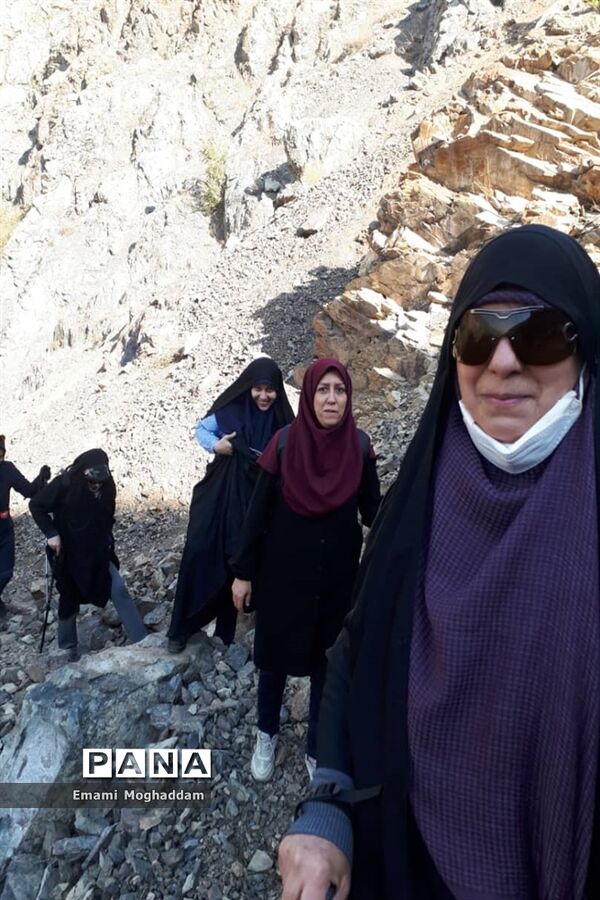 کوهنوردی همکاران اداری منطقه ۲ به مناسبت هفته تربیت‌بدنی
