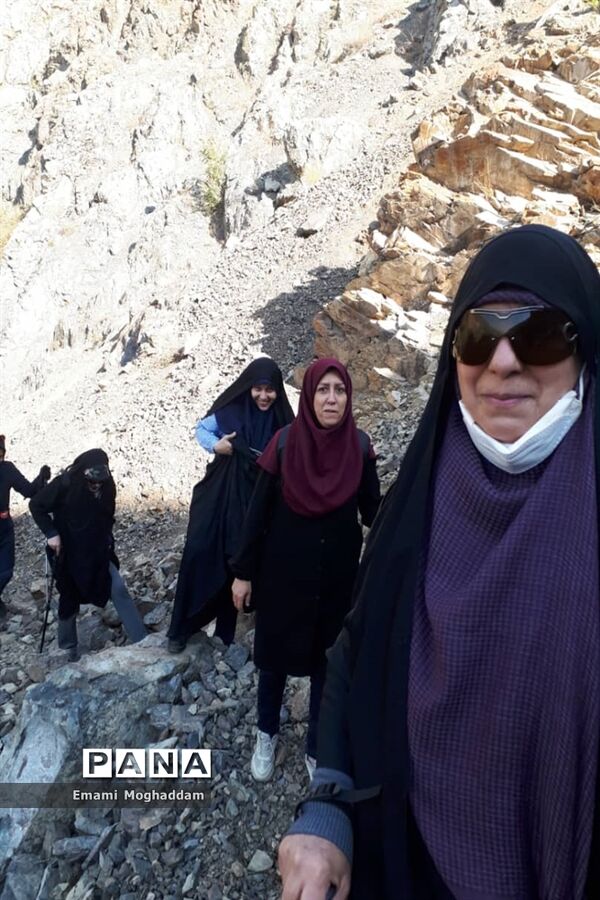 کوهنوردی همکاران اداری منطقه ۲ به مناسبت هفته تربیت‌بدنی