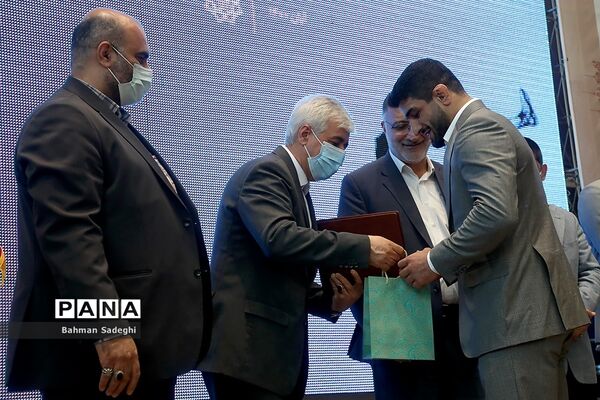 مراسم تجلیل از کشتی‌گیران تیم ملی