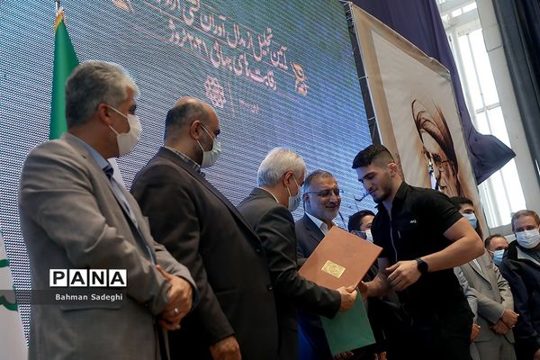 مراسم تجلیل از کشتی‌گیران تیم ملی