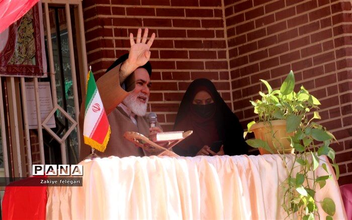 حضرت فاطمه زهرا(س) برترین الگو برای کل افراد جامعه است