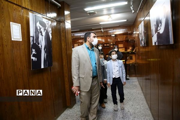 محفل انس با قرآن دانش آموزی در حسینیه جماران