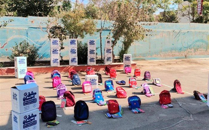 مشق احسان اهدایی  به دانش آموزان نیازمند قرچک