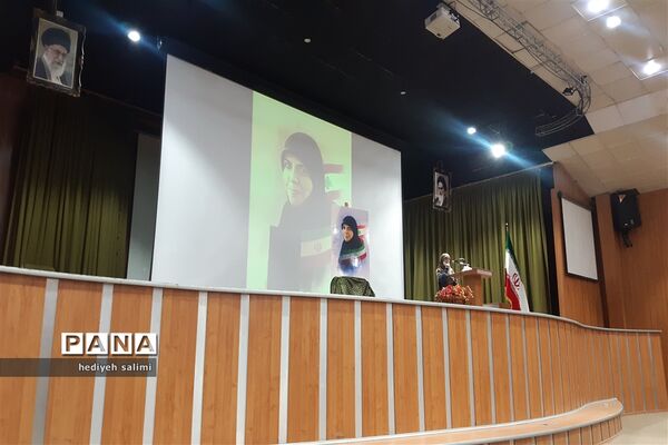 رونمایی از پوستر مستند سحر