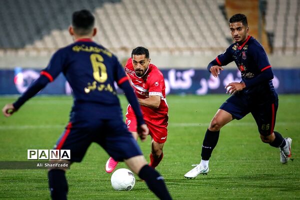 دیدار تیم‌های فوتبال پرسپولیس و نساجی