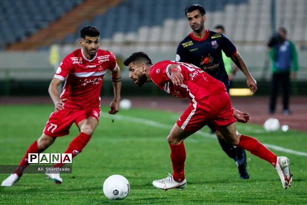 دیدار تیم‌های فوتبال پرسپولیس و نساجی