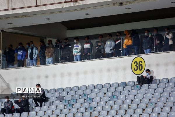 دیدار تیم‌های فوتبال پرسپولیس و نساجی