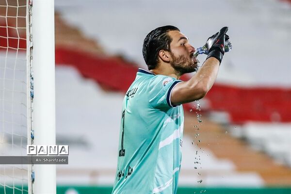 دیدار تیم‌های فوتبال پرسپولیس و نساجی