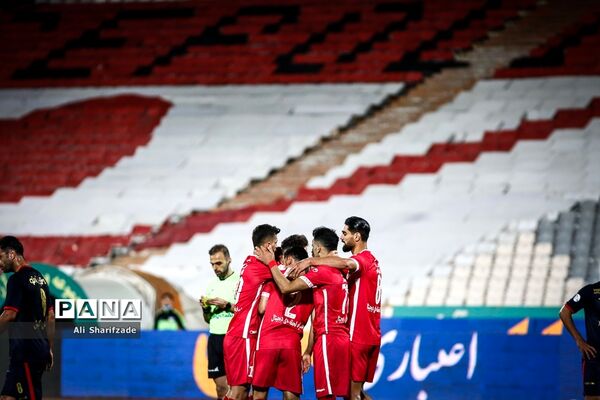 دیدار تیم‌های فوتبال پرسپولیس و نساجی