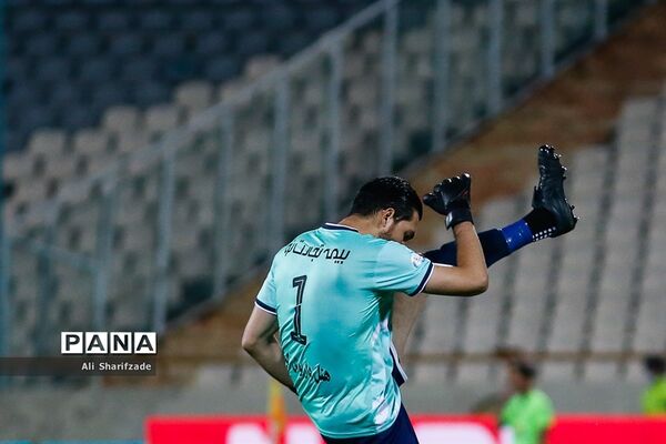 دیدار تیم‌های فوتبال پرسپولیس و نساجی