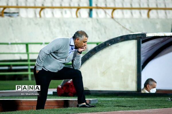 دیدار تیم‌های فوتبال پرسپولیس و نساجی