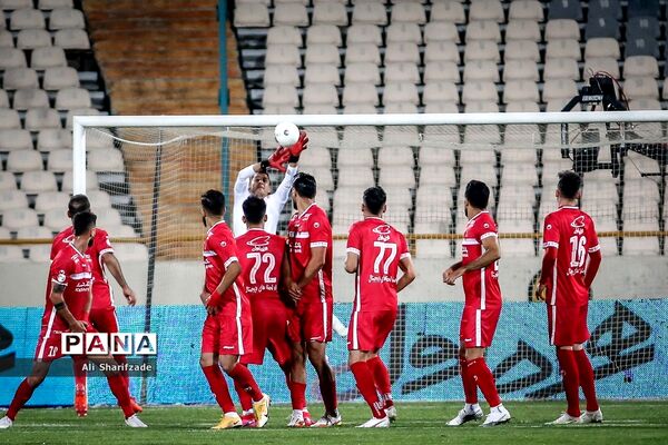 دیدار تیم‌های فوتبال پرسپولیس و نساجی