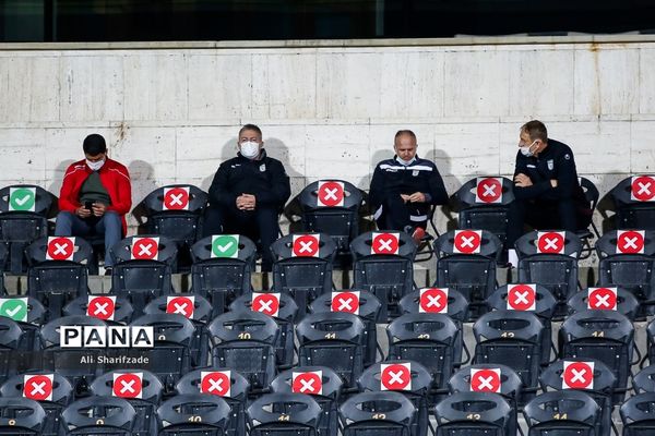 دیدار تیم‌های فوتبال پرسپولیس و نساجی