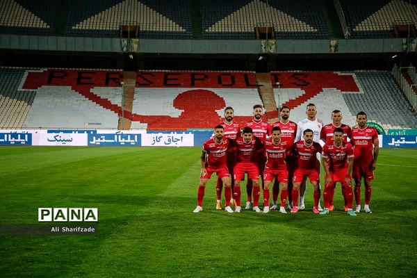 دیدار تیم‌های فوتبال پرسپولیس و نساجی