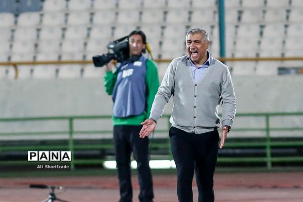 دیدار تیم‌های فوتبال پرسپولیس و نساجی