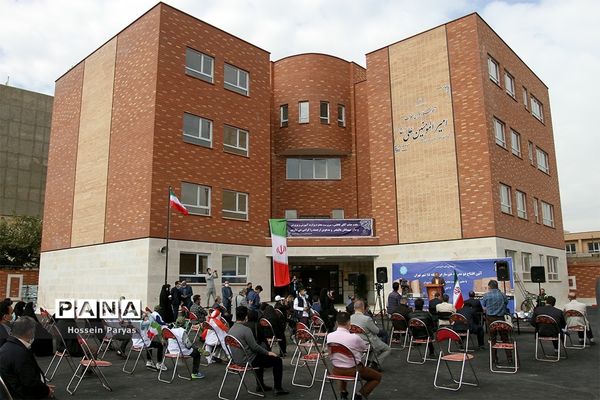 آیین افتتاح دو مدرسه خیرساز در منطقه 18 شهر تهران