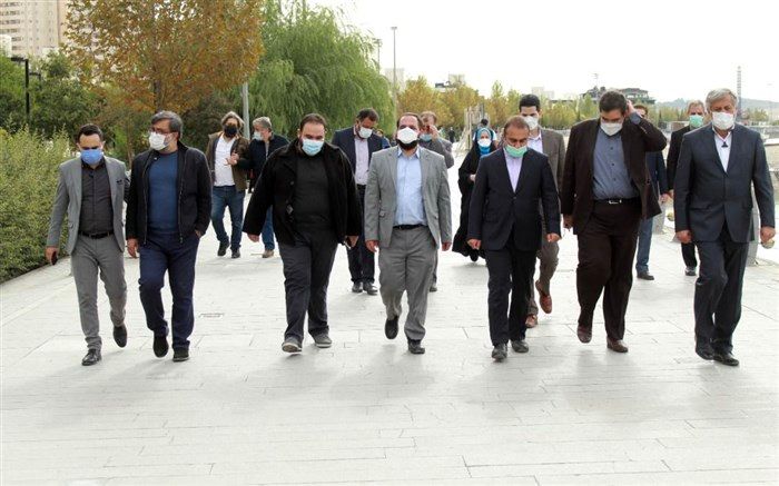 شهروندان تهرانی باید دریاچه شهدای خلیج فارس را به عنوان یک قطب گردشگری بشناسند