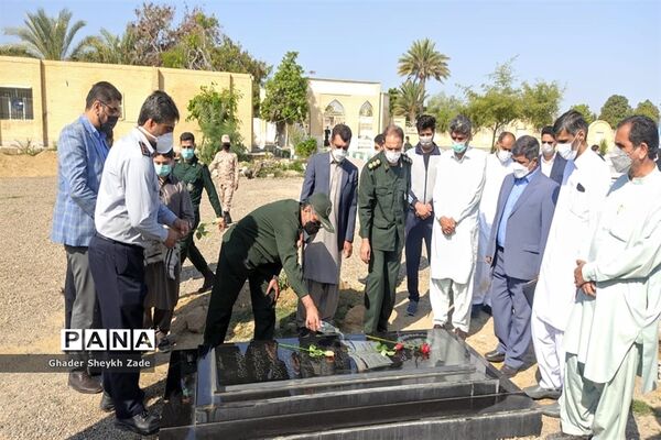 مراسم عطرافشانی مزار شهدای دانش‌آموزی چابهار