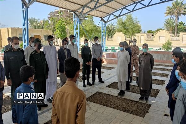 مراسم عطرافشانی مزار شهدای دانش‌آموزی چابهار