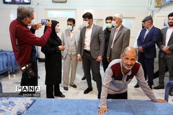 حضور حسن یزدانی در آسایشگاه معلولین ذهنی  شهید بهشتی  مشهد